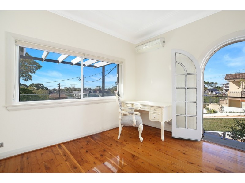 15 Benwerrin Avenue, Carss Park NSW 2221