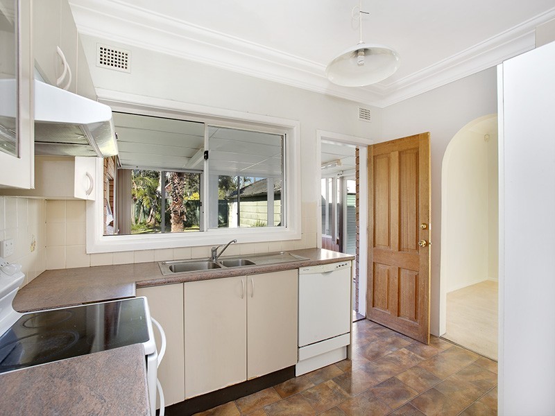 20 Bimbadeen Avenue, Miranda NSW 2228