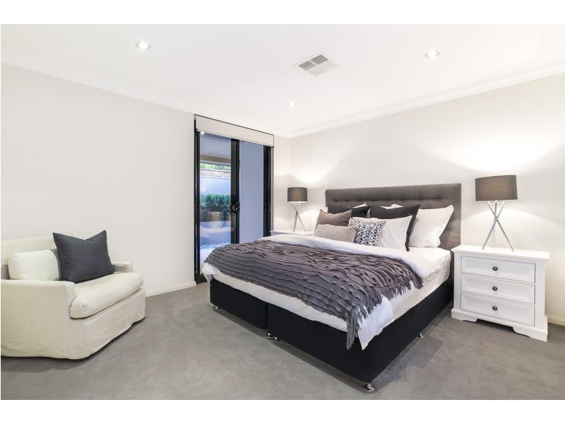 24 Henry Avenue, Sylvania NSW 2224