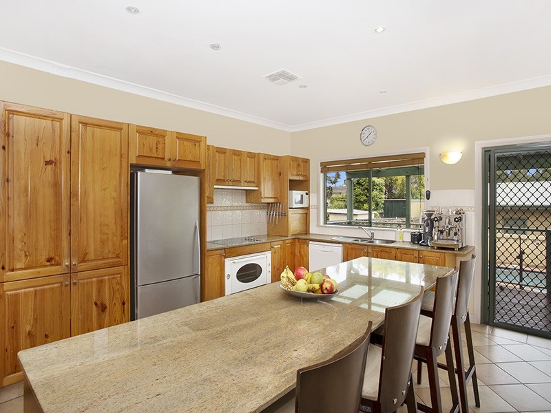 75 Rocklea Crescent, Sylvania NSW 2224