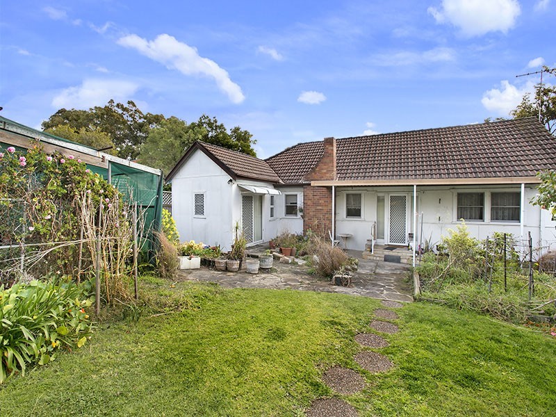 89 Oak Road, Kirrawee NSW 2232