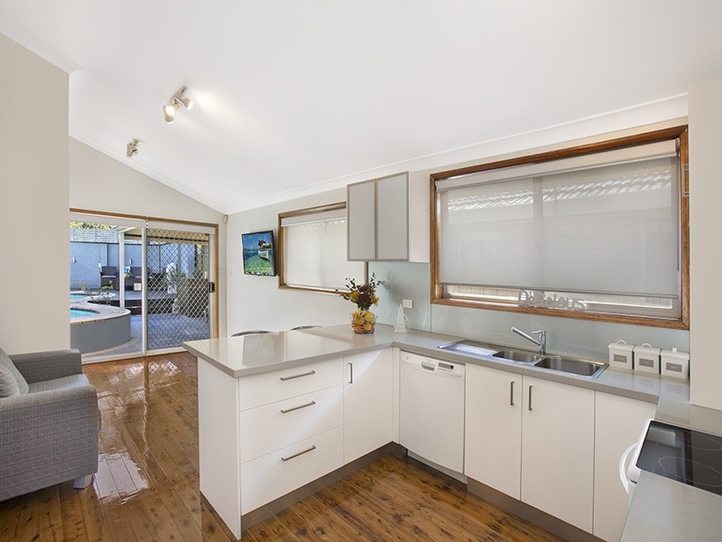 11 Leichhardt Crescent, Sylvania NSW 2224