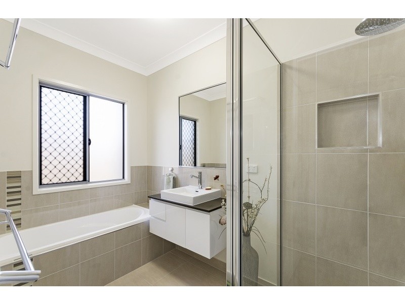 2 Lanford Street, Bushland Beach QLD 4818