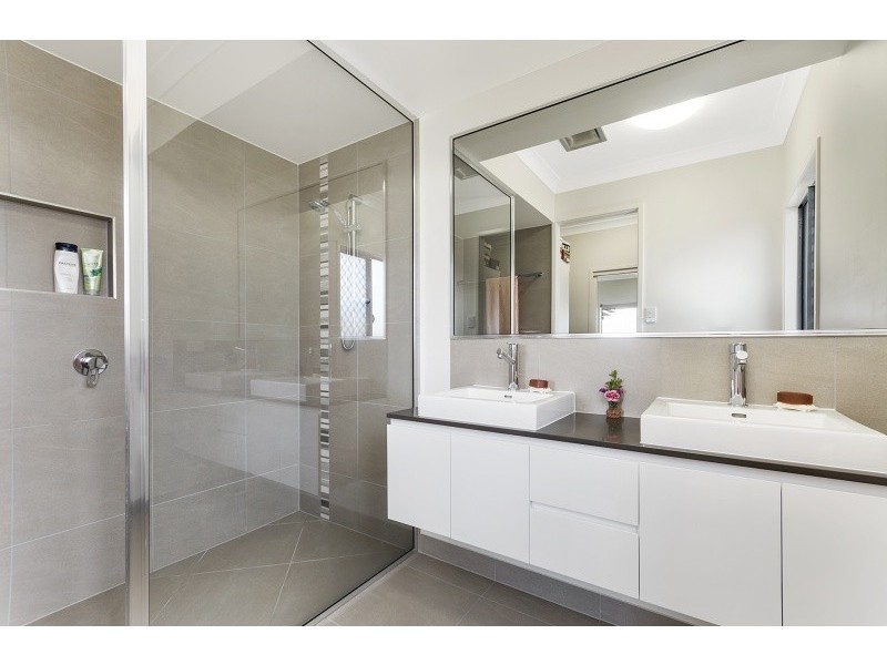 2 Lanford Street, Bushland Beach QLD 4818