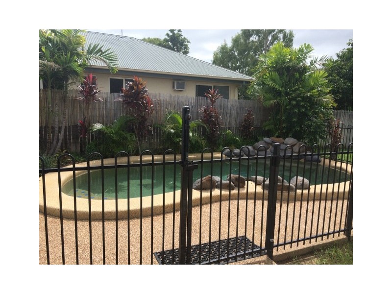 24 Seabrook Circuit, Bushland Beach QLD 4818