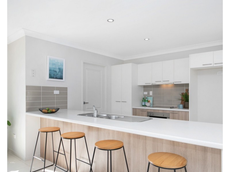 8 Thornbush Street, Mount Low QLD 4818