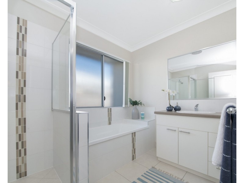 8 Thornbush Street, Mount Low QLD 4818