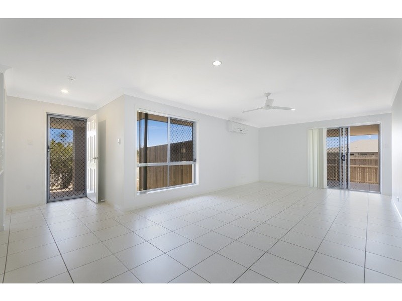 77 Shoalmarra Drive, Mount Low QLD 4818