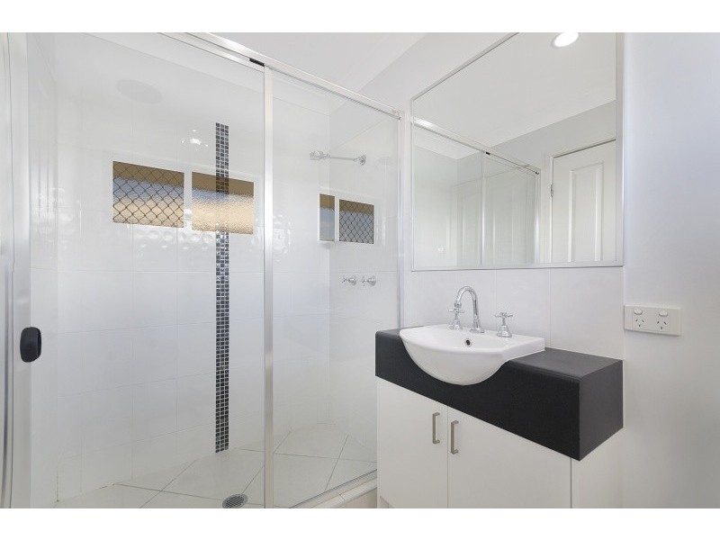 77 Shoalmarra Drive, Mount Low QLD 4818