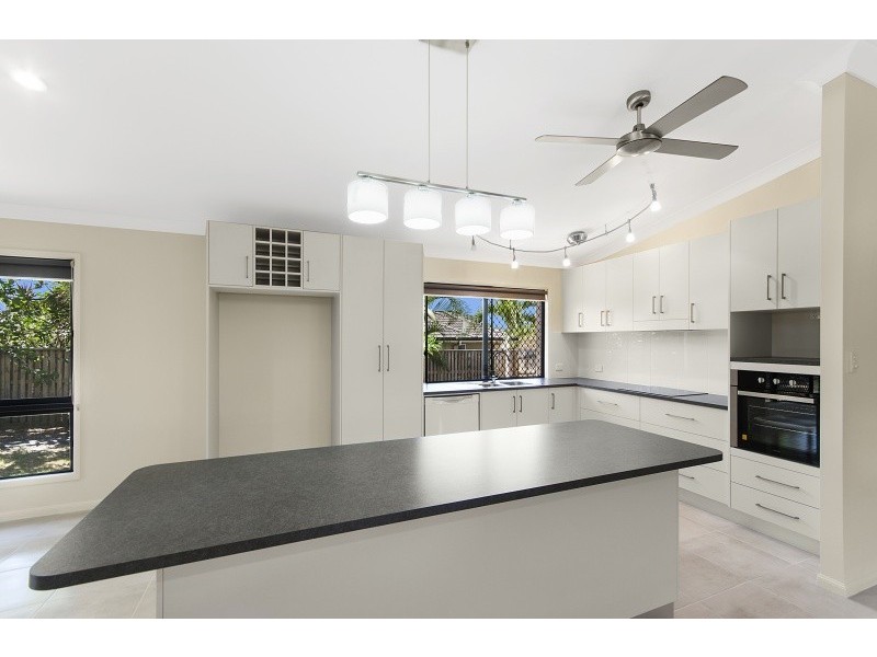 37 Mendi Drive, Bushland Beach QLD 4818