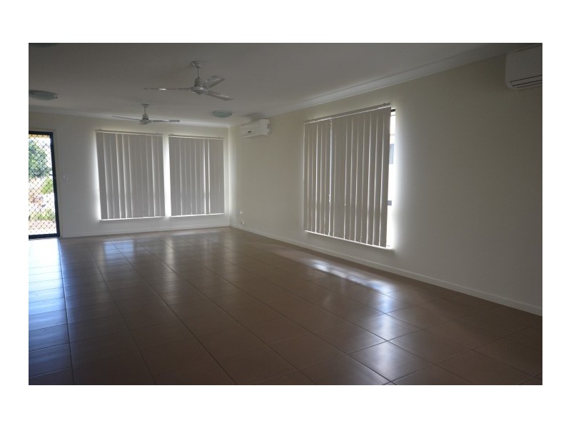 20 Lochern Way, Bushland Beach QLD 4818