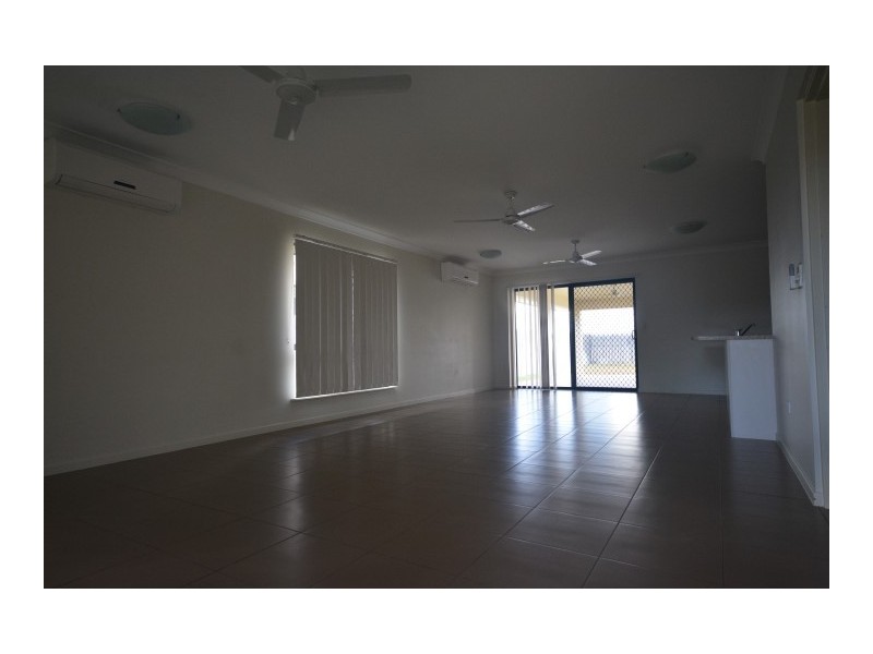 20 Lochern Way, Bushland Beach QLD 4818