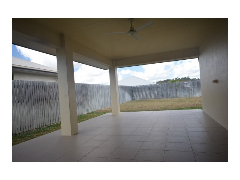 20 Lochern Way, Bushland Beach QLD 4818