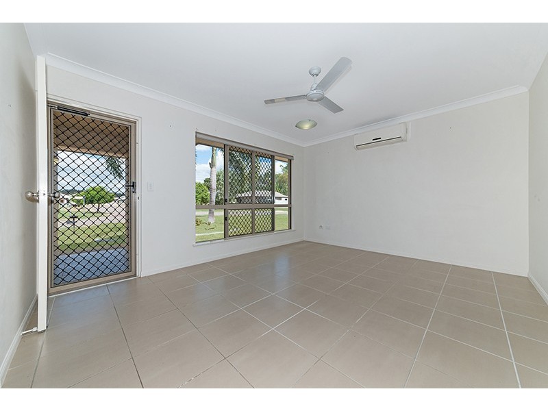 1 Currawinya Court, Bushland Beach QLD 4818