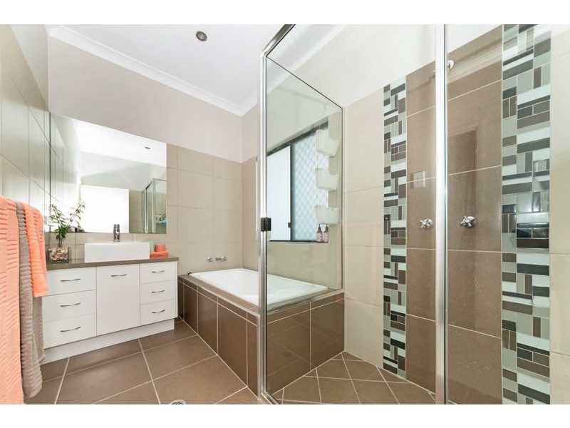 6 Currawinya Court, Bushland Beach QLD 4818