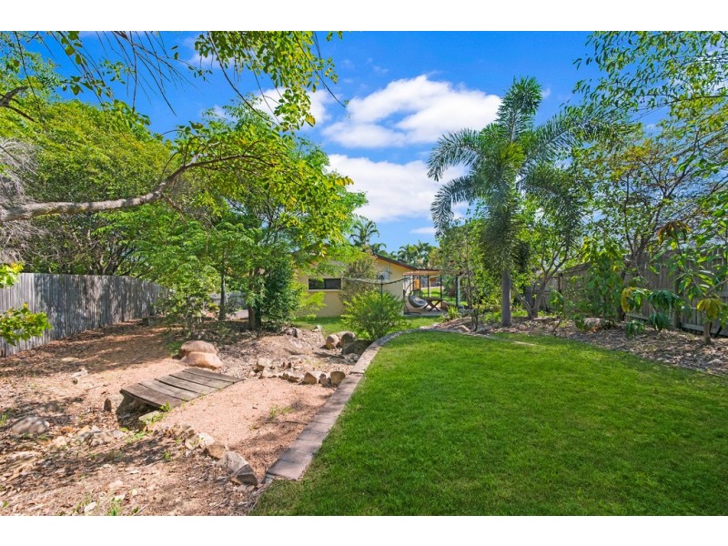 9 Luke Court, Bushland Beach QLD 4818