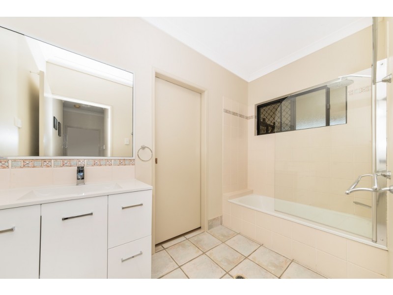 9 Luke Court, Bushland Beach QLD 4818