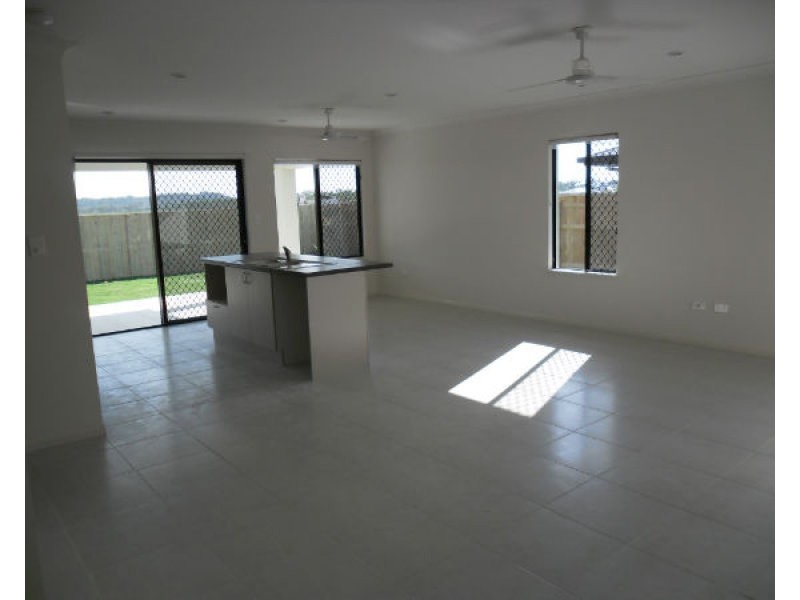 74 Shoalmarra Drive, Mount Low QLD 4818