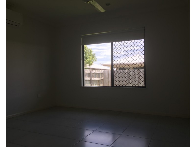 74 Shoalmarra Drive, Mount Low QLD 4818