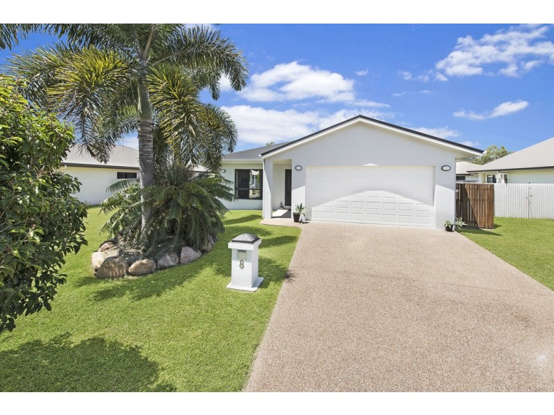 8 Bluff Street, Bushland Beach QLD 4818