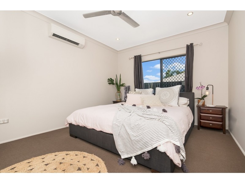 8 Bluff Street, Bushland Beach QLD 4818