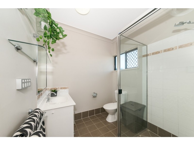 8 Bluff Street, Bushland Beach QLD 4818