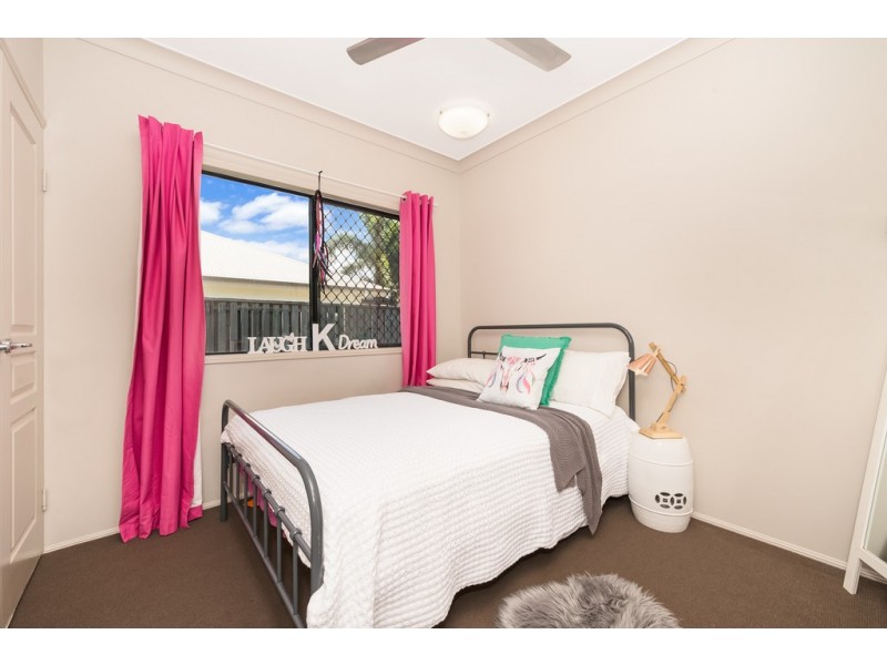 8 Bluff Street, Bushland Beach QLD 4818