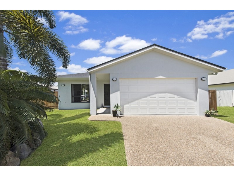 8 Bluff Street, Bushland Beach QLD 4818