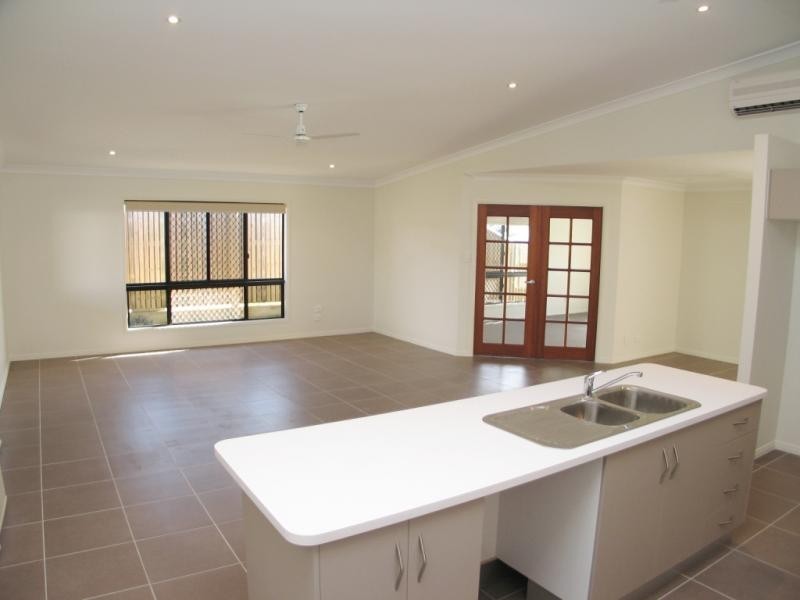 162 Goicoechea Drive, Bushland Beach QLD 4818