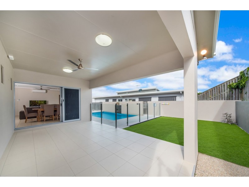 13 Hillock Crescent, Bushland Beach QLD 4818