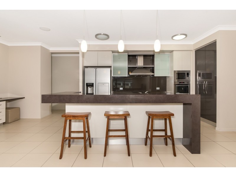 13 Hillock Crescent, Bushland Beach QLD 4818