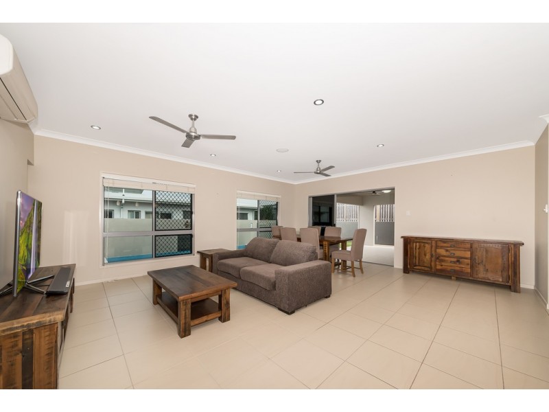 13 Hillock Crescent, Bushland Beach QLD 4818