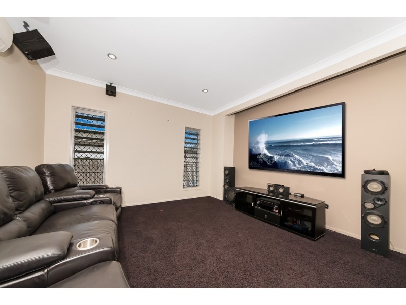 13 Hillock Crescent, Bushland Beach QLD 4818