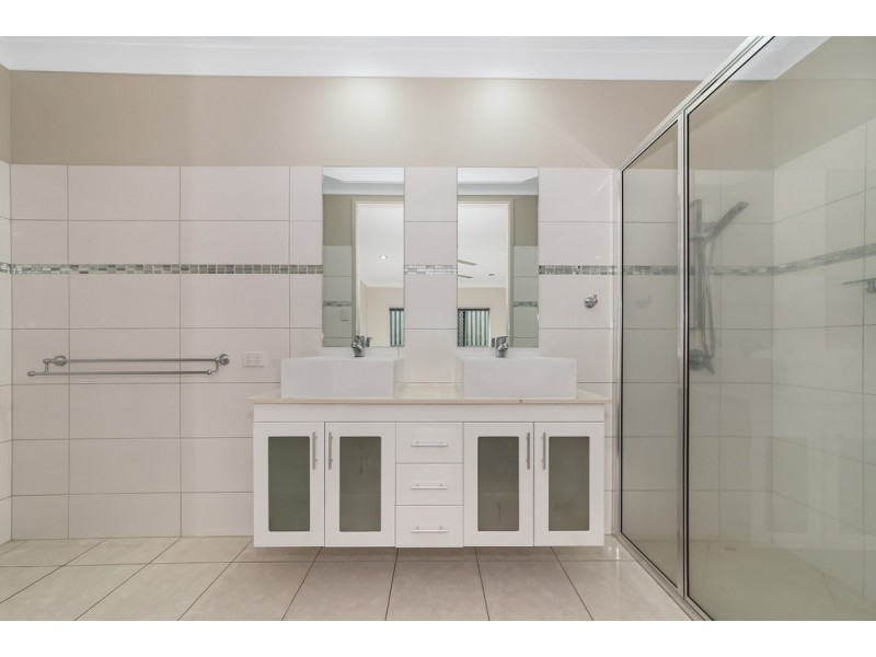 13 Hillock Crescent, Bushland Beach QLD 4818