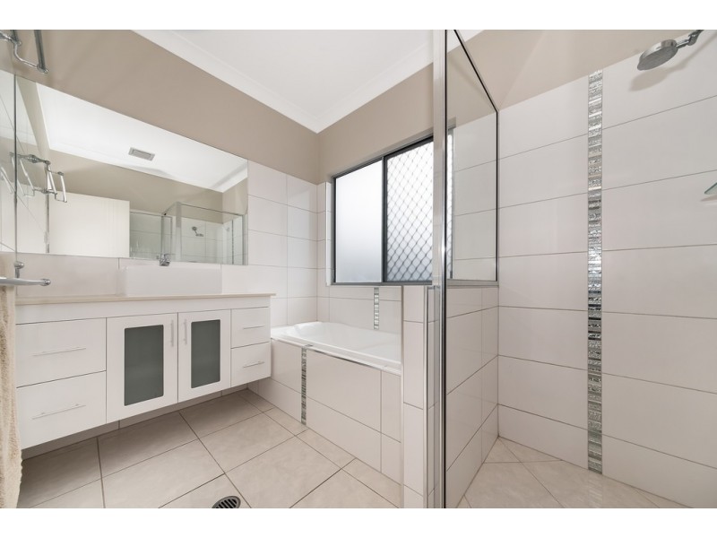 13 Hillock Crescent, Bushland Beach QLD 4818