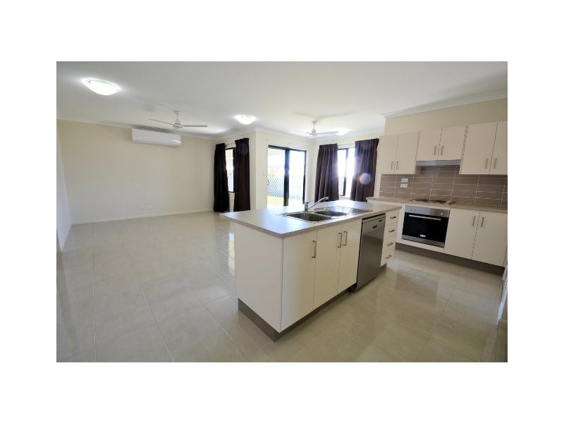 20 Yanooa Court, Bushland Beach QLD 4818