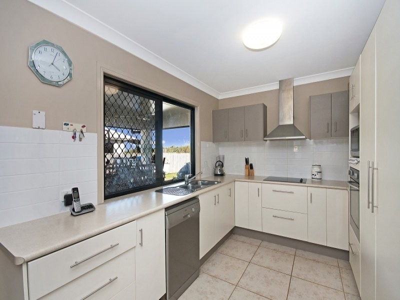 18 Mariala Court, Bushland Beach QLD 4818