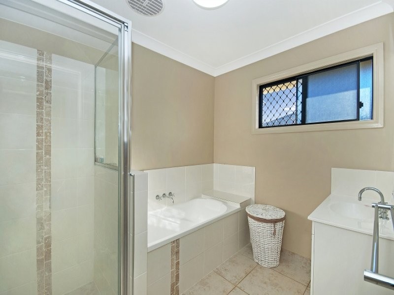 18 Mariala Court, Bushland Beach QLD 4818