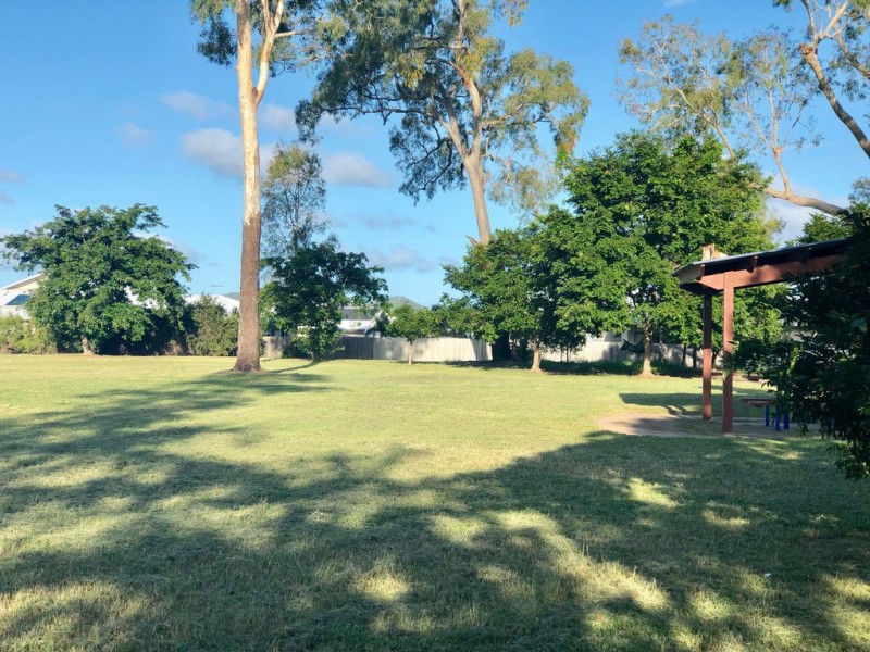 18 Mariala Court, Bushland Beach QLD 4818