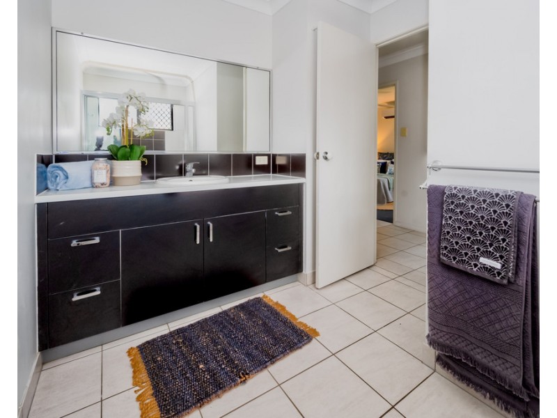 24 Newbury Drive, Mount Low QLD 4818