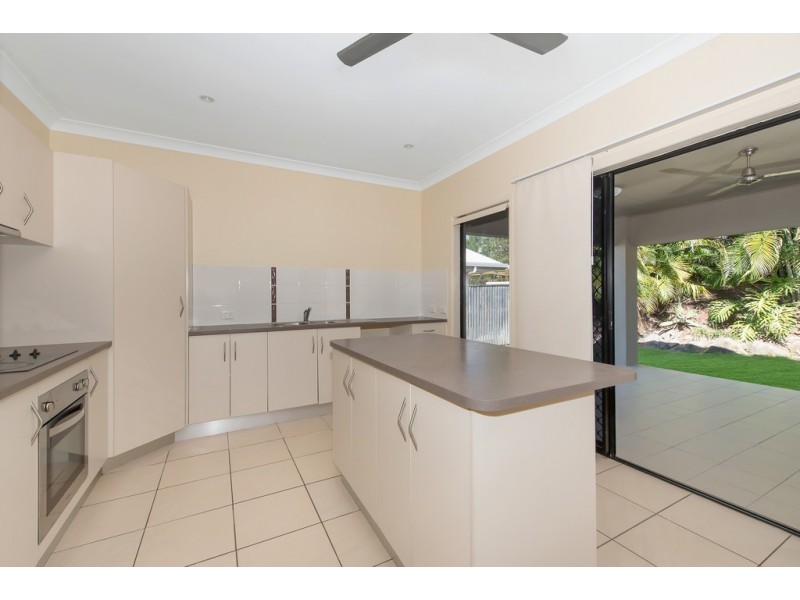 27 Hillock Crescent, Bushland Beach QLD 4818