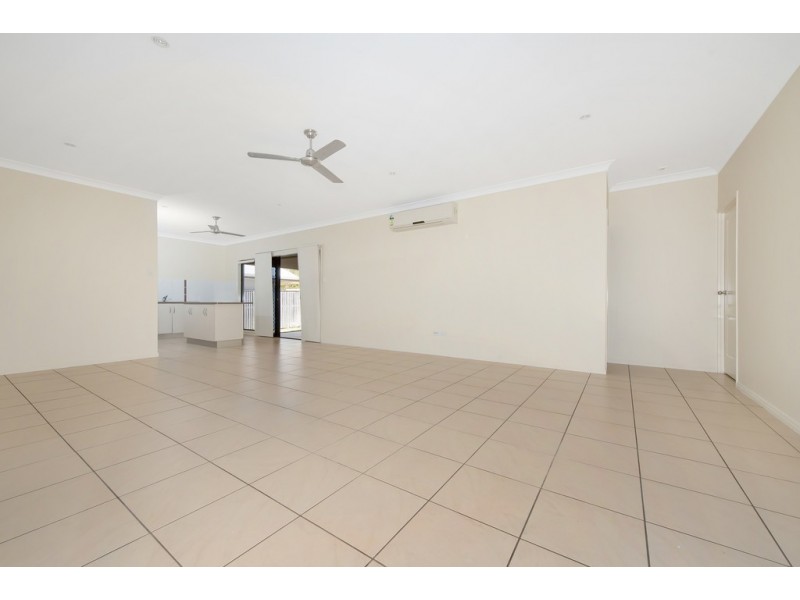 27 Hillock Crescent, Bushland Beach QLD 4818