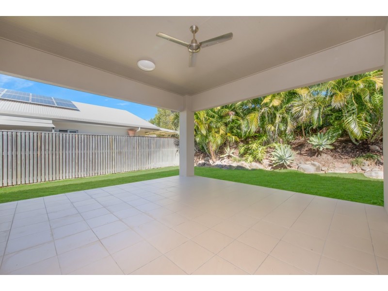 27 Hillock Crescent, Bushland Beach QLD 4818