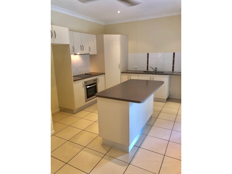 27 Hillock Crescent, Bushland Beach QLD 4818