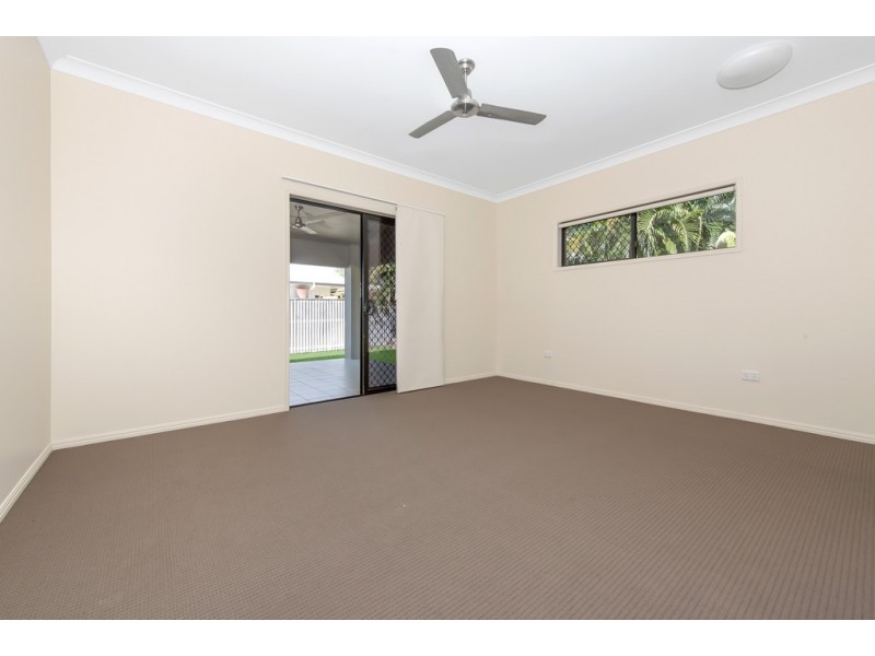 27 Hillock Crescent, Bushland Beach QLD 4818