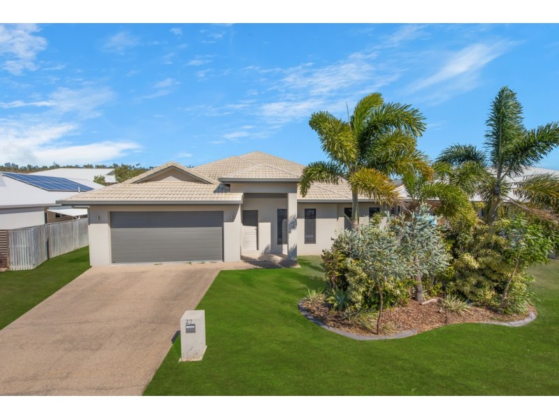 27 Hillock Crescent, Bushland Beach QLD 4818