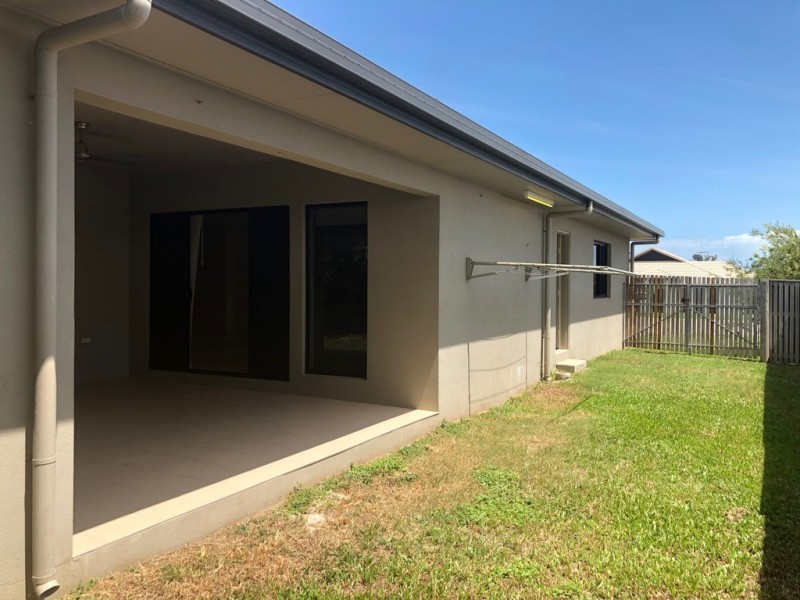 27 Hillock Crescent, Bushland Beach QLD 4818