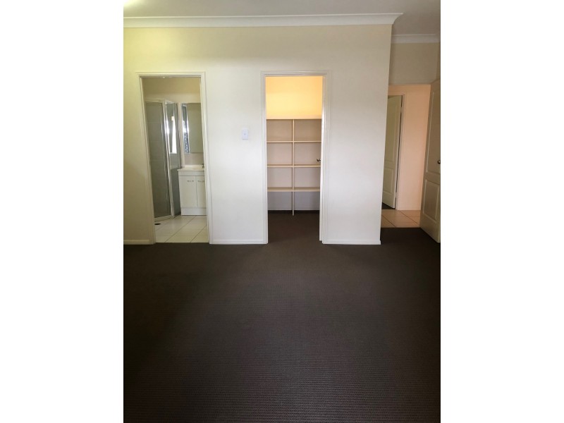 27 Hillock Crescent, Bushland Beach QLD 4818