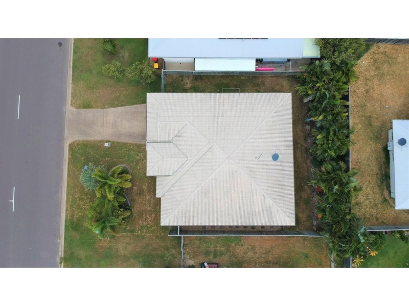 27 Hillock Crescent, Bushland Beach QLD 4818