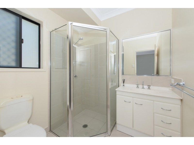 27 Hillock Crescent, Bushland Beach QLD 4818